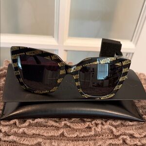 NWOT - Moschino Black and Gold Logo Cat-Eye Sunglasses